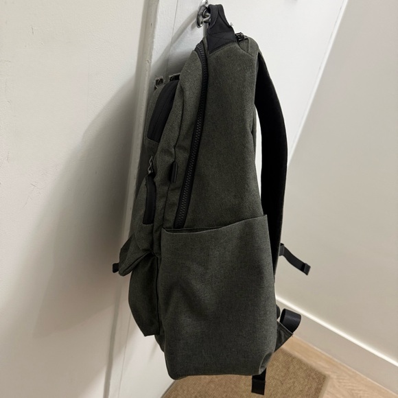 Lululemon Cruiser Backpack - Picture 3 of 6